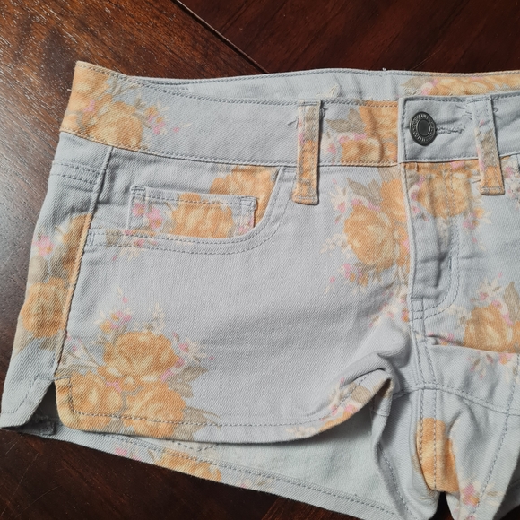 American Eagle Denim Shorts Light Blue/Orange Floral Stretch Size 6 - Picture 3 of 14